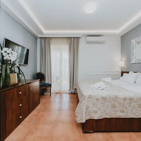 ホテル Mali Porat 3*